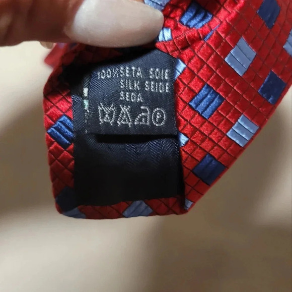 Burberry Red 100% silk Tie - Picture 4 of 6